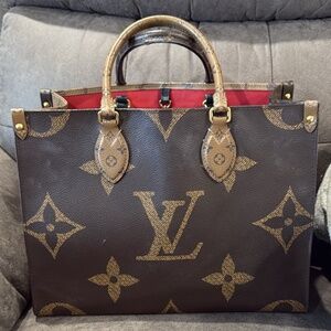 Louis Vuitton Medium MM tote